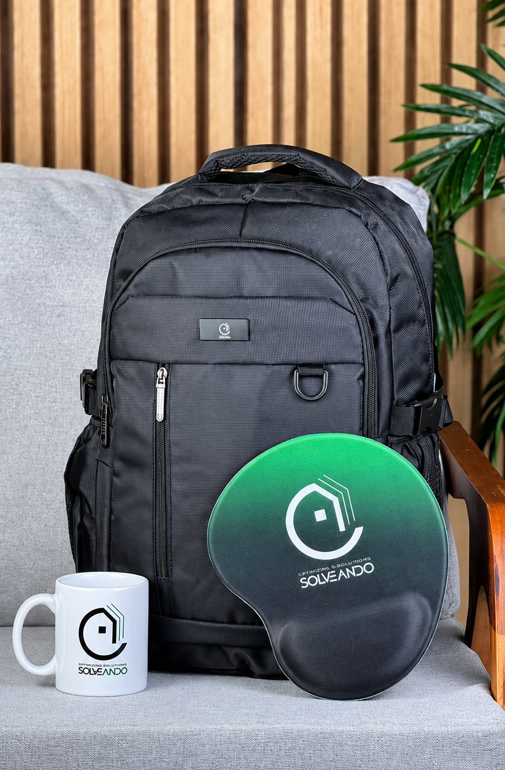 Pedido Solveando — mochila preta, caneca e mousepad personalizados